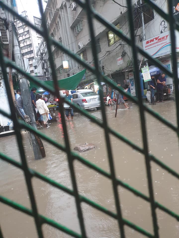 Draining system in Dhaka simply doesn’t work when monsoon is kicking in! Thank God we are in an open rickshaw 2 cm above water-street-level 😳 Draining system in Dhaka simply doesn’t work when monsoon is kicking in! Thank God we are in an open rickshaw 2 cm above water-street-level 😳