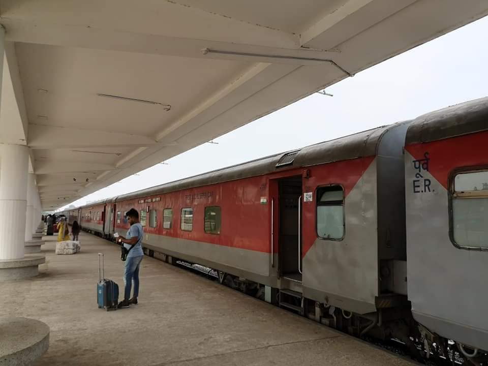 Ready to leave Bangladesh with the train going from Khulna to Kolkata 🚂🚃🚃🚃🚃🚃🚃 Ready to leave Bangladesh with the train going from Khulna to Kolkata 🚂🚃🚃🚃🚃🚃🚃