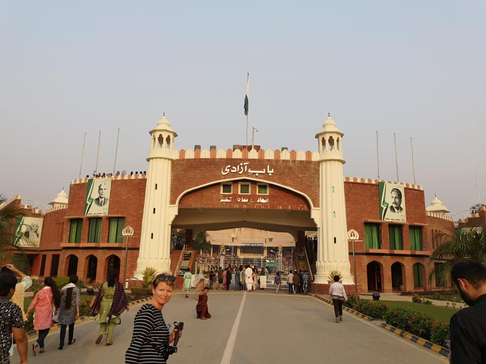 Back to the border ceremony… This time from the Pakistani side! Pakistan 🇵🇰🎉 Back to the border ceremony… This time from the Pakistani side! Pakistan 🇵🇰🎉