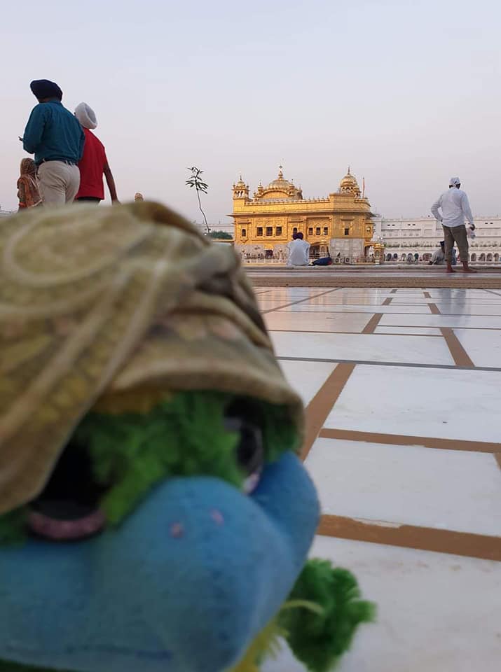 Trying to blend in with the Sikhs at the Golden Temple in Amritsar…. It takes a master to manage a turban 👳🏾and somebody failed at this 🤕 Trying to blend in with the Sikhs at the Golden Temple in Amritsar…. It takes a master to manage a turban 👳🏾and somebody failed at this 🤕
