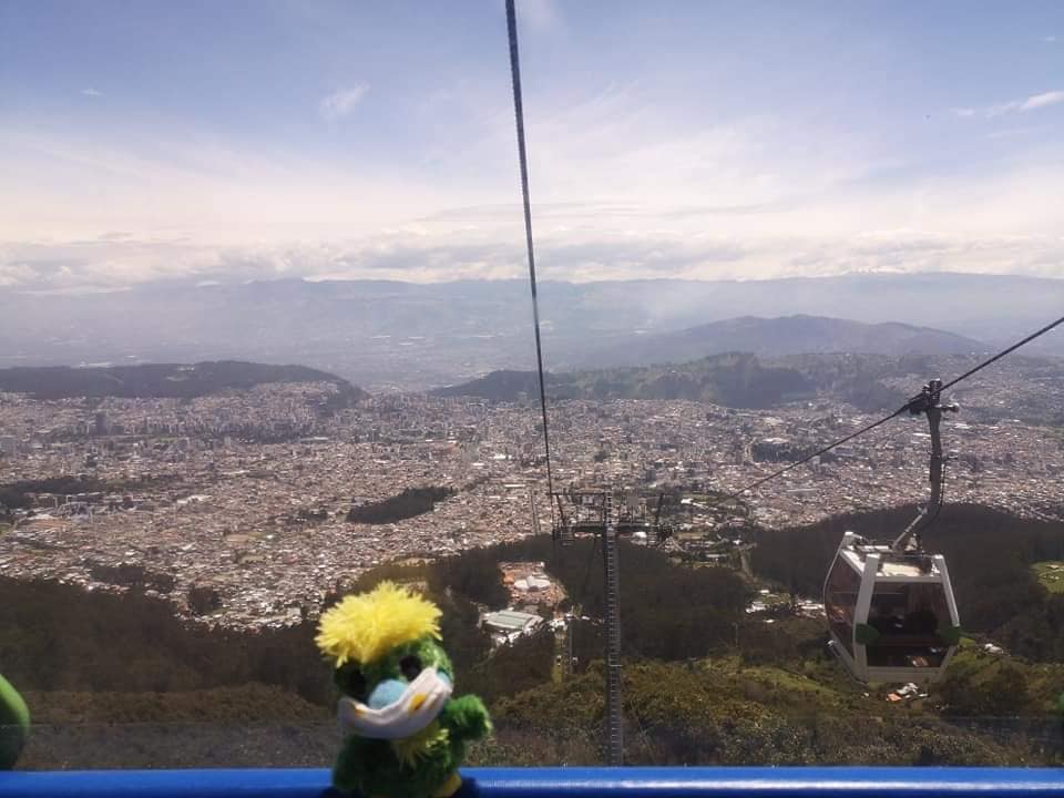 TeleferiQo was quite terrific and horrific! The cable car, one of the highest in the world actually, took Eddie from 2850 meters above sealevel to 4100 m…He could offcourse eeeeasily been flying to the top, but as his caretakers don’t have his amazing skills, he had to join in the cable car praying that it wouldn’t fall down…. TeleferiQo was quite terrific and horrific! The cable car, one of the highest in the world actually, took Eddie from 2850 meters above sealevel to 4100 m…He could offcourse eeeeasily been flying to the top, but as his caretakers don’t have his amazing skills, he had to join in the cable car praying that it wouldn’t fall down….