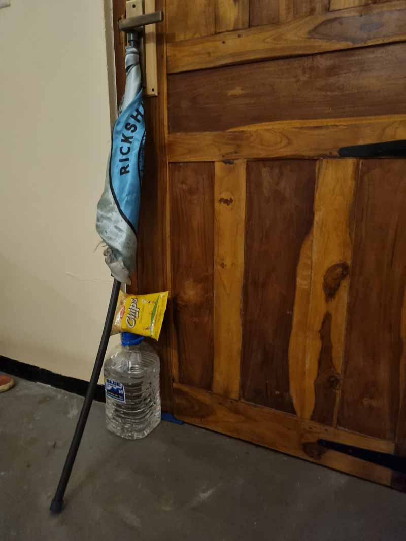 When the lock doesn’t work in our room in Arugam Bay… #homealone13! 💪 When the lock doesn’t work in our room in Arugam Bay… #homealone13! 💪