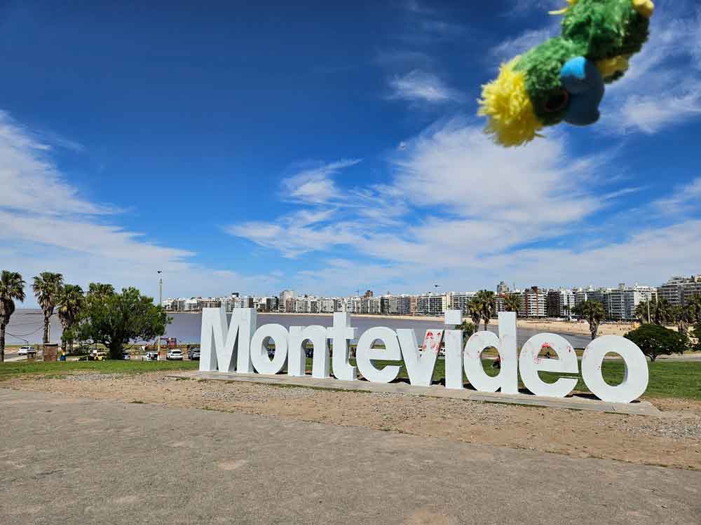 Wihiiiii....Flying high in Montevideo, Uruguay! Wihiiiii....Flying high in Montevideo, Uruguay!