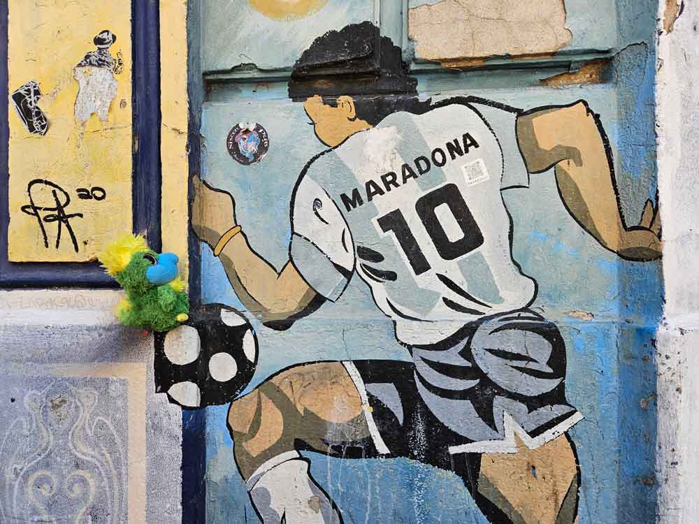 Eddie instantly forgot all about his lost penguin 's when he met face-to-face with his new idol in Buenos Aires.  Eddie instantly forgot all about his lost penguin 's when he met face-to-face with his new idol in Buenos Aires. 