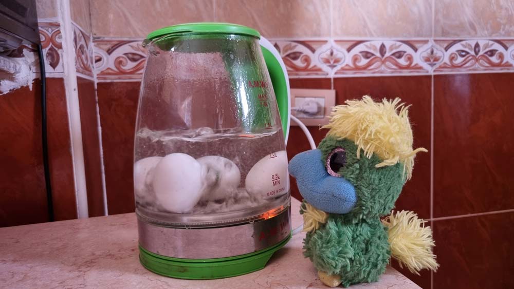 One of Eddie's travelhacks: Waterboiler + Egg = Breakfast.